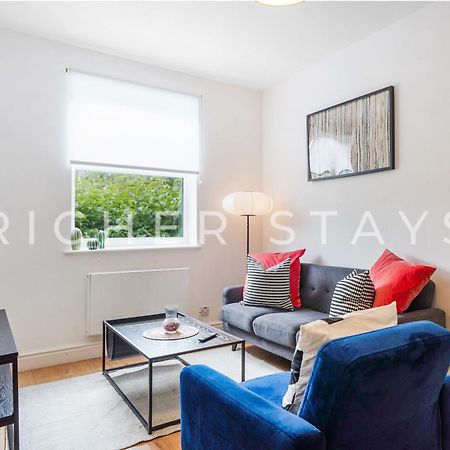 Stylish Canary Wharf Apt, Corporates And Tourists Лондон Экстерьер фото
