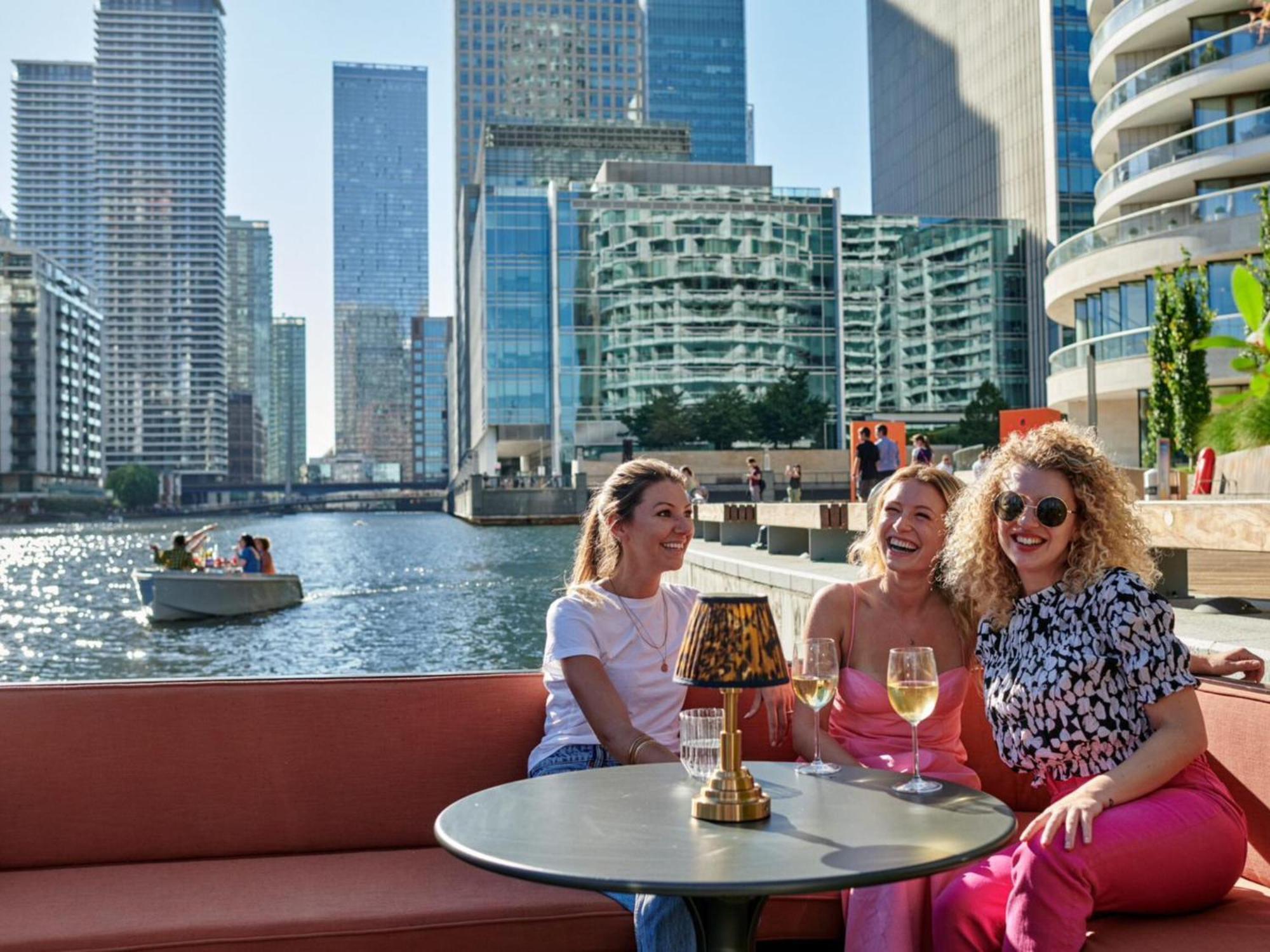 Stylish Canary Wharf Apt, Corporates And Tourists Лондон Экстерьер фото